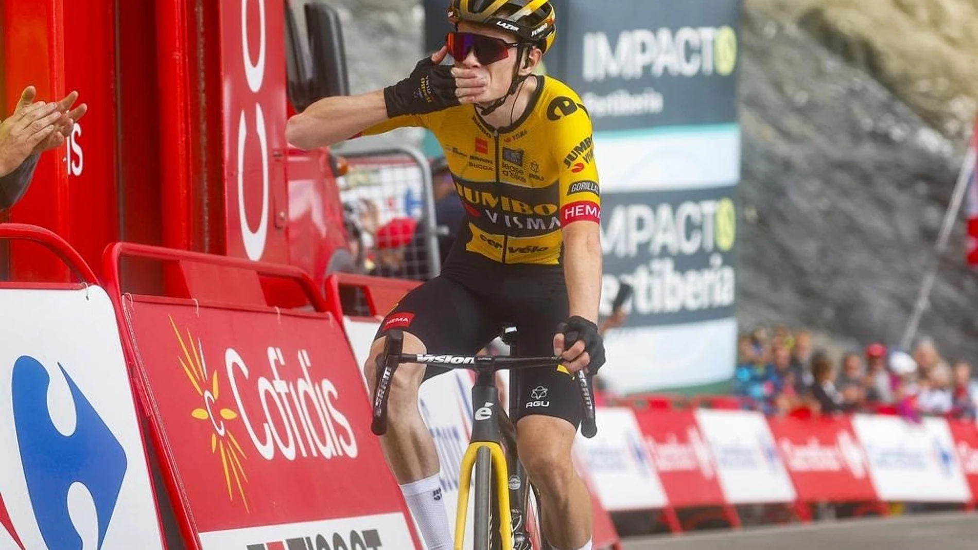 AV. Ciclismo/Vuelta.- Vingegaard conquista el Tourmalet y Kuss mantiene el liderato de La Vuelta
