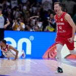 Obst celebra el triple con el que sentenció a Estados Unidos