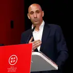 La justicia ordena a Luis Rubiales doblar la manutención de cada una de sus tres hijas