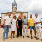 La secretaria de Organización del PSOECyL, Ana Sánchez, participa en la Fiesta de la Rosa del PSOE en Riaza (Segovia), junto al secretario provincial del PSOE de Segovia, José Luis Aceves; el procurador José Luis Vázquez; la senadora, Lirio Martín, entre otros