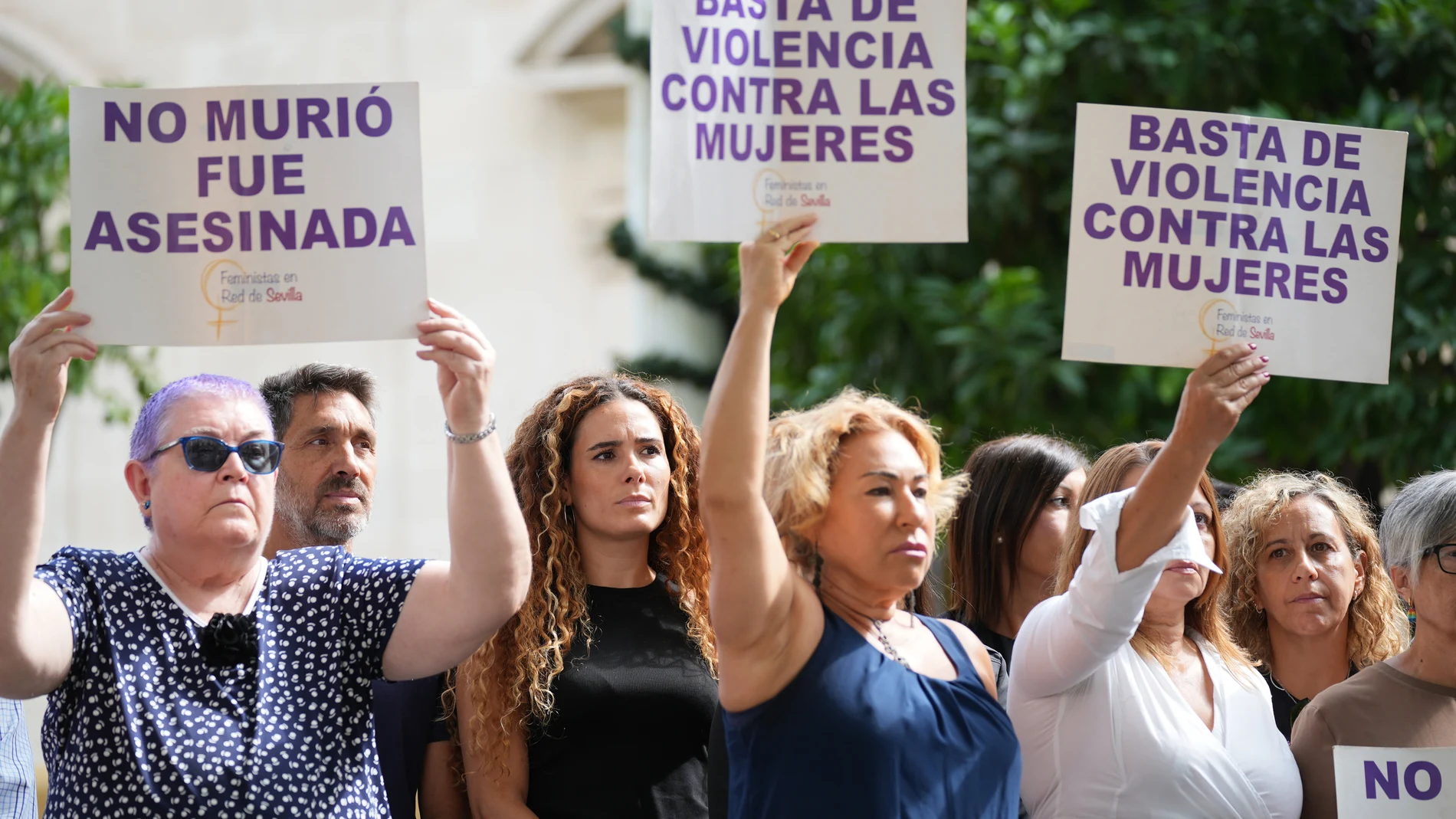Minutos de silencio por las víctimas mortales por violencia de género