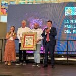 Momento en el que se ha entregado el diploma al chef