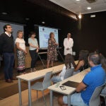 a presidenta de la Diputación, Ángeles Armisén(D) ; junto al director de la Escuela de Enfermería, José Antonio Iglesias; y de la directora del centro de la UNED, Elena Nevares, visita el resultado de la adaptación de las dependencias del edificio para acoger a los alumnos de la Escuela de Enfermería, Doctor Dacio Crespo, dependiente de la institución provincial