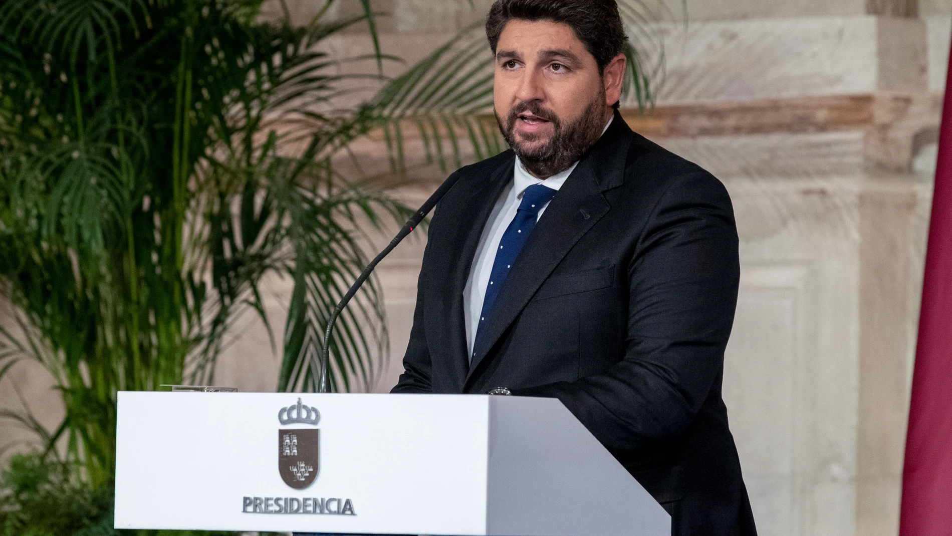MURCIA, 11/09/2023.- El presidente de la Comunidad de Murcia Fernando López Miras interviene este lunes en la iglesia de San Esteban en Murcia, donde ha tomado posesión como presidente de la Región de Murcia, que ocupa por tercera vez, y en el que ha lanzado un mensaje de unidad, entendimiento y búsqueda del diálogo. EFE/ Marcial Guillén