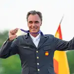 Diego Usón Olaso, con la medalla