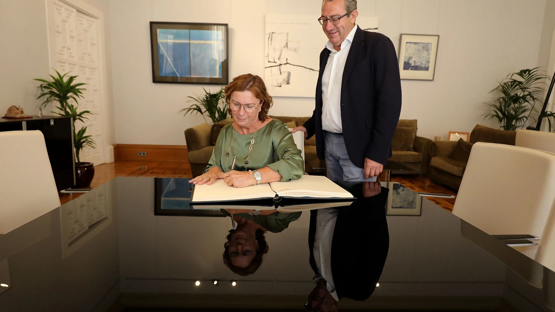 El presidente de la Diputación de Alicante se reúne con la delegada del Consell