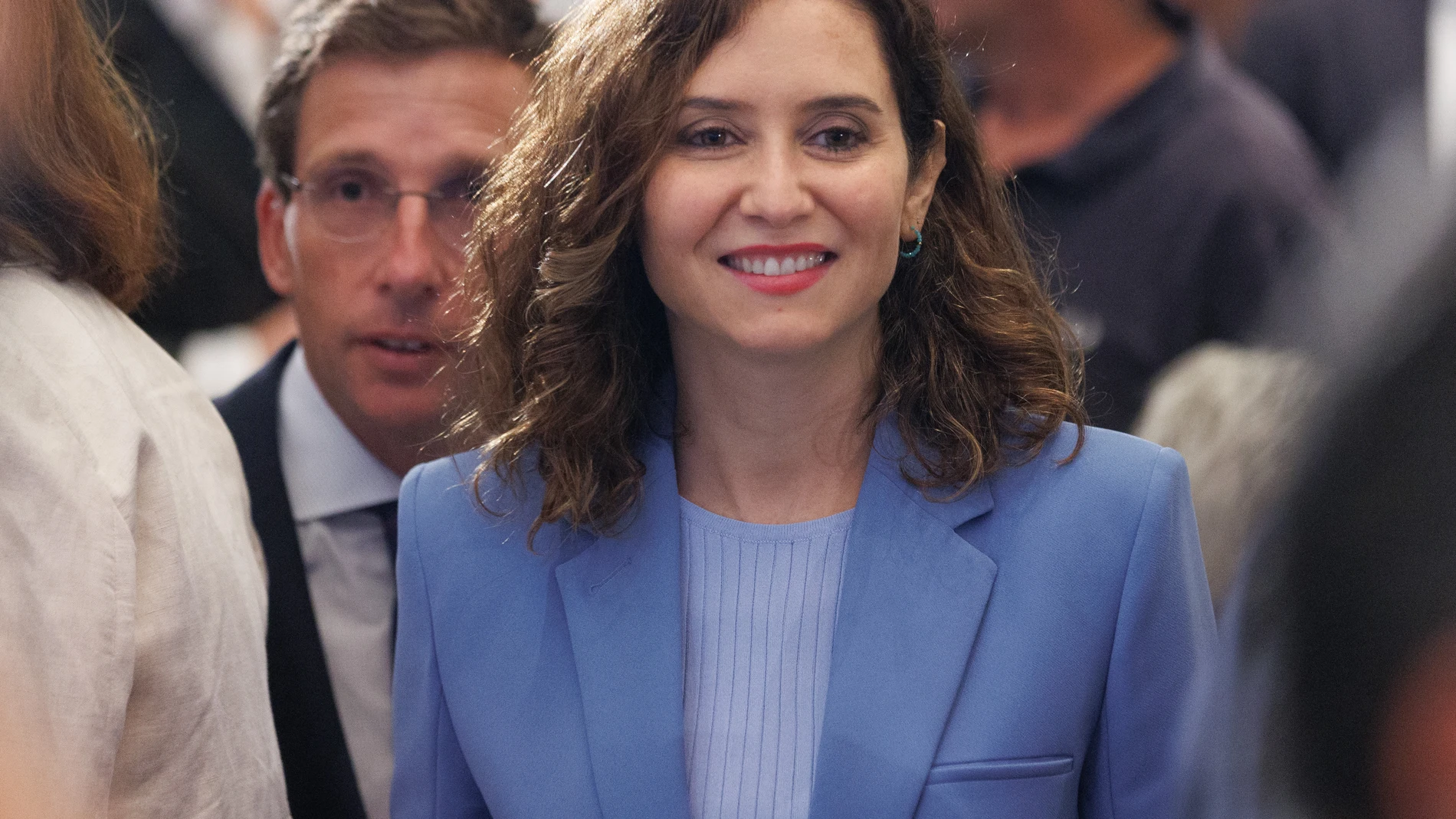 El alcalde de Madrid, José Luis Martínez-Almeida y la presidenta de la Comunidad de Madrid, Isabel Díaz Ayuso, a su llegada a un desayuno informativo organizado por Nueva Economía Fórum, en Hotel Oriental Mandarin Ritz, a 12 de septiembre de 2023, en Madrid (España). Este desayuno informativo da inicio al curso 2023-2024 del Fórum Europa.12 SEPTIEMBRE 2023;CAMARA DE COMERCIO;SERVICIOS;DESAYUNO;NUEVA ECONOMIA FORUMEduardo Parra / Europa Press12/09/2023