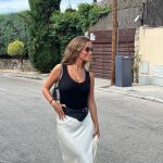 María Pombo con total look de Mango.