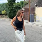 María Pombo con total look de Mango.