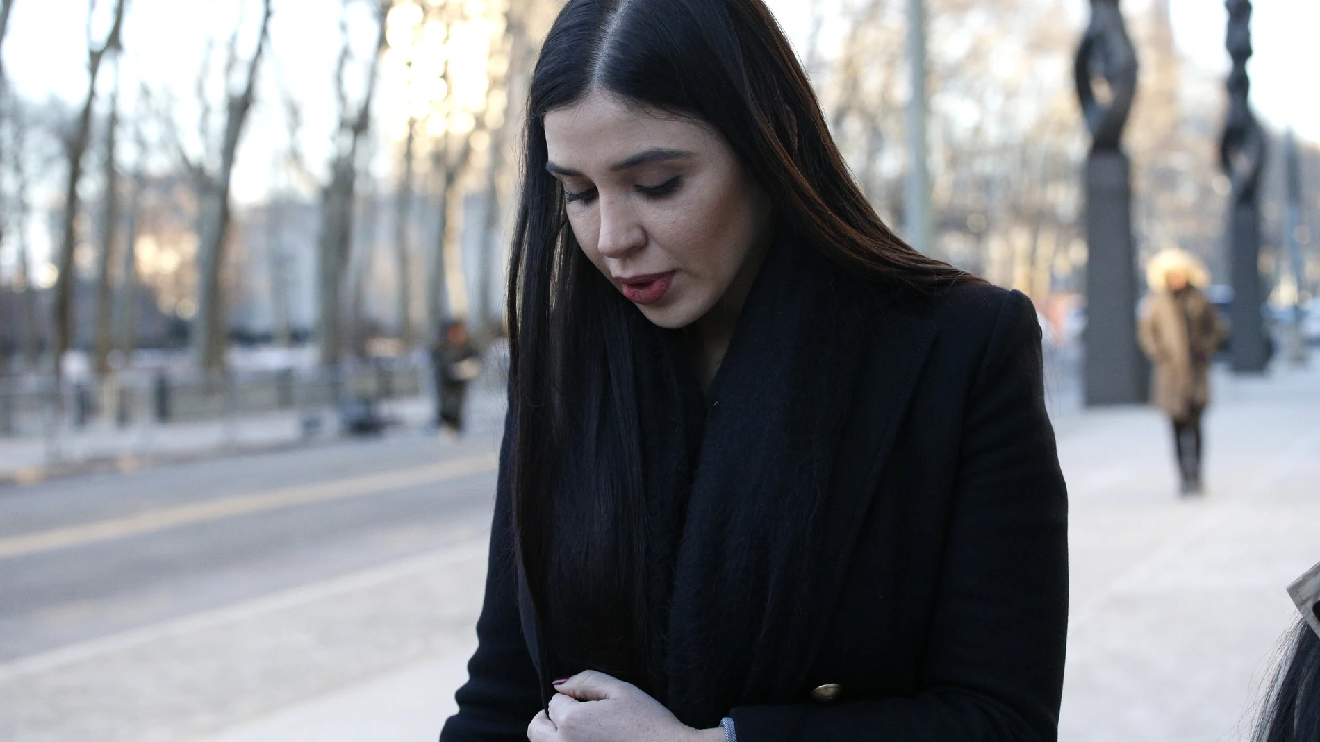 USA8965. NUEVA YORK (NY, EEUU), 13/09/2023.- Fotografía de archivo fechada el 30 de enero de 2019 que muestra a Emma Coronel, tercera esposa del narcotraficante mexicano Joaquín "El Chapo" Guzmán, mientras sale del tribunal del Distrito Sur en Brooklyn, Nueva York (EE.UU.). Coronel puede salir en libertad este miércoles después de estar detenida en Estados Unidos desde hace casi 3 años por diversos cargos relacionados con el narcotráfico, informa la Agencia Federal de Prisiones de EE.UU. EFE/...