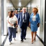 El consejero de Sanidad, Alejandro Vázquez, antes de reunirse con los gerentes de los complejos hospitalarios de la Comunidad