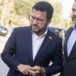 El presidente catalán, Pere Aragonès, atiende a los medios en la localidad barcelonesa de Badalona.