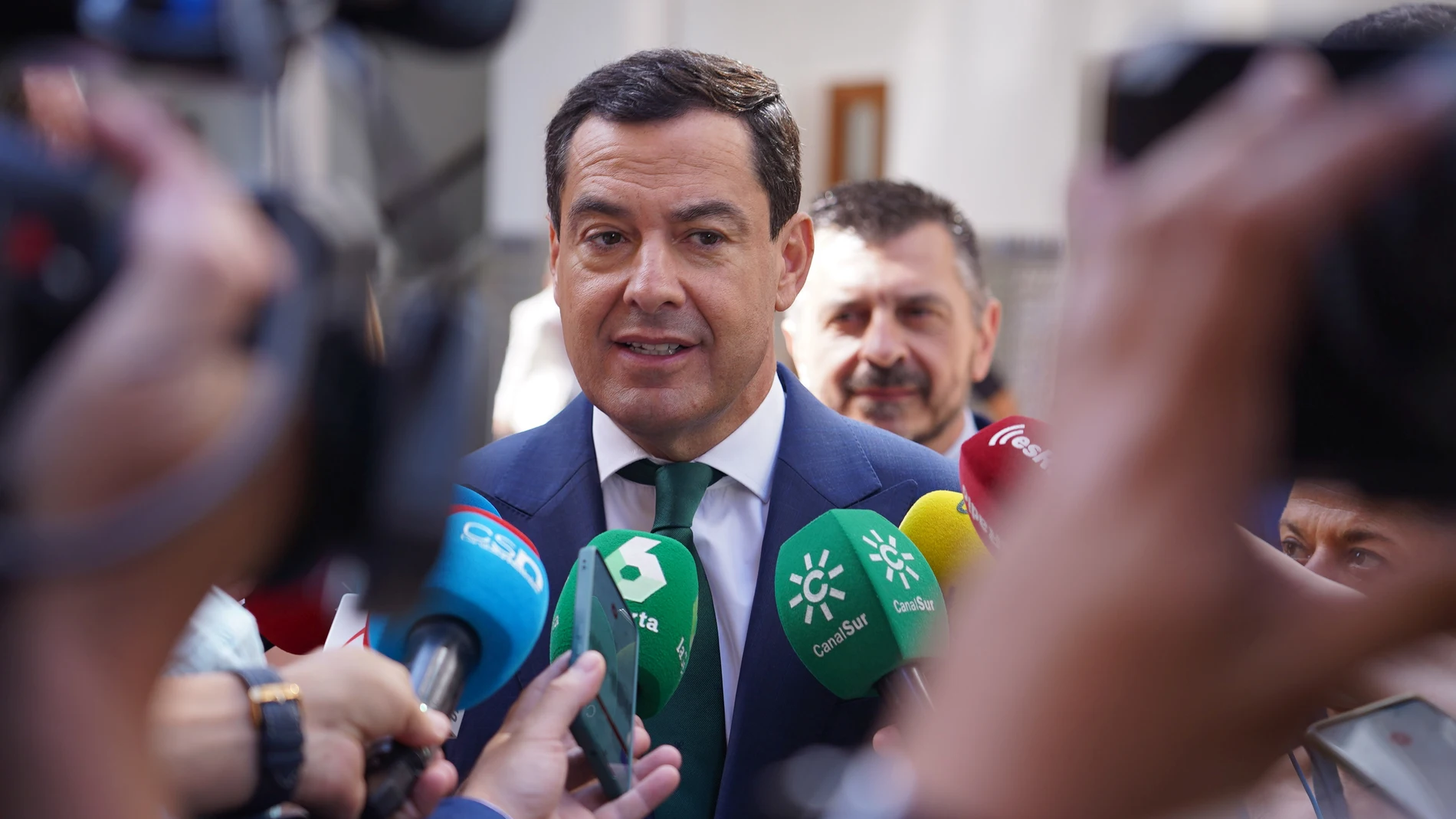 El presidente de la Junta de Andalucía, Juanma Moreno, en el Parlamento andaluz