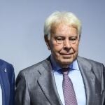 Felipe González y Juanma Moreno