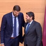 El presidente y vicepresidente del Gobierno, Fernando López Miras (d) y José Ángel Antelo (i)