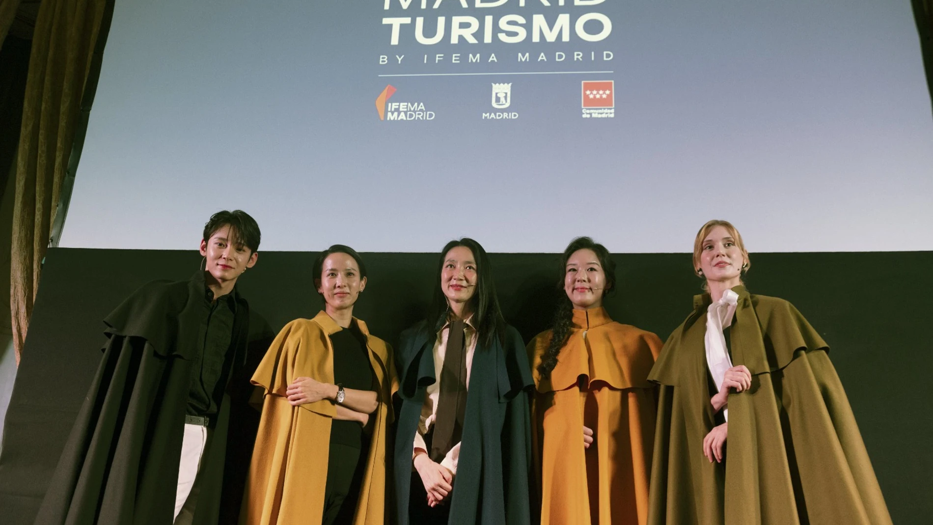 Madrid a la conquista de Corea, actrices de 'Parásitos' y 'El juego del calamar' divulgarán el atractivo de la capital Las actrices surcoreanas Cho Yeo-Jeong y Kim Joo-Ryung, famosas por sus papeles en la película 'Parásitos' y la serie 'El juego del calamar' respectivamente, se han convertido este jueves en embajadoras de Madrid junto con el cantante, actor y modelo Jeon Changa y la diseñadora Danha, responsable de los vestidos que exhibe el afamado grupo de K-pop Blackpink. Leer más: https:www.europapress.es/madrid/noticia-madrid-conquista-corea-actrices-parasitos-juego-calamar-divulgaran-atractivo-capital-20230914115756.html (c) 2023 Europa Press. Está expresamente prohibida la redistribución y la redifusión de este contenido sin su previo y expreso consentimiento
