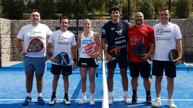 Las parejas ganadoras del evento de TQ Alternative Investments, junto con Ale Salazar y Arturo Coello
