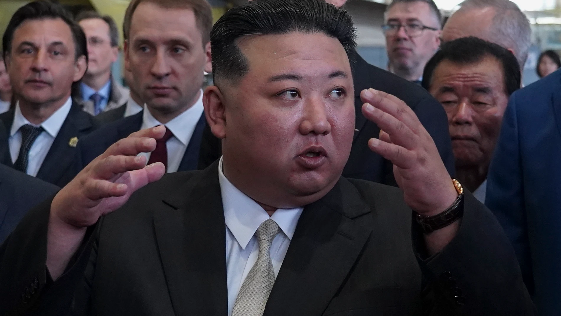Komsomolsk-on-amur (Russian Federation), 15/09/2023.- A handout photo made available by the Government of Khabarovsk region press-service shows North Korean leader Kim Jong Un (C) visits a Russian aircraft plant that builds fighter jets in Komsomolsk-on-Amur, about 6,300 kilometers east of Moscow, Russia, 15 September 2023. (Rusia, Moscú) EFE/EPA/GOVERNMENT OF KHABAROVSK REGION/HANDOUT HANDOUT MANDATORY CREDIT HANDOUT EDITORIAL USE ONLY/NO SALES