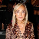Carmen Lomana en el desfile de Lola Casademunt