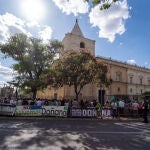 Plataformas ecologistas se han manifestado en el Parlamento. Ahora serán los agricultores los que defiendan la medida