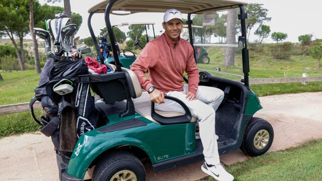Nadal participó en un torneo de golf solidario en Boadilla del Monte antes de la entrevista en Movistar +