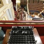 Instalacion de los sistemas audiovisuales en el Congreso para el uso de las lenguas cooficiales. © Jesús G. Fe