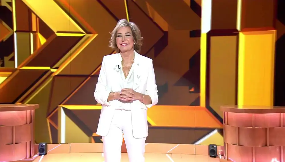 Ana Rosa Quintana durante los primeros compases de 'TardeAR'