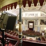 Instalacion de los sistemas audiovisuales en el Congreso para el uso de las lenguas cooficiales. © Jesús G. Fe