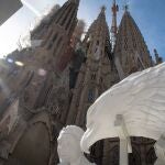 La Sagrada Familia culminará las torres evangelistas de Juan y Mateo con la colocación de las escultura del águila y el ángel respectivamente