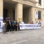Concentración contra la violencia de género este martes ante la Subdelegación del Gobierno en Alicante por las últimas víctimas mortales de la violencia de género. Los dos presuntos autores de los crímenes de Orihuela y Castellón tenían antecedentes por violencia de género