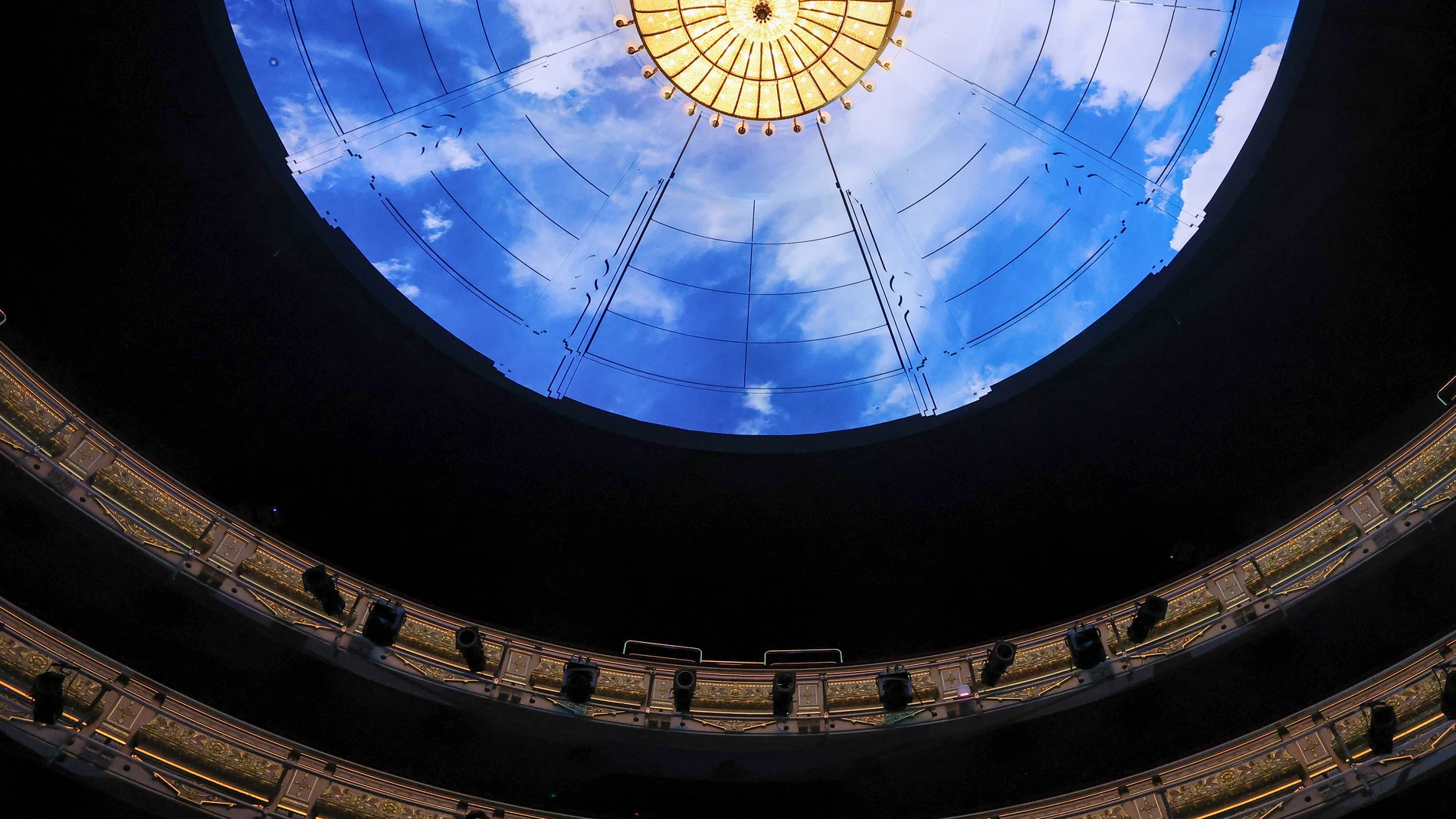 Jaume Plensa abre desde hoy una "ventana" en el Teatro Real al 'Cielo' de Madrid