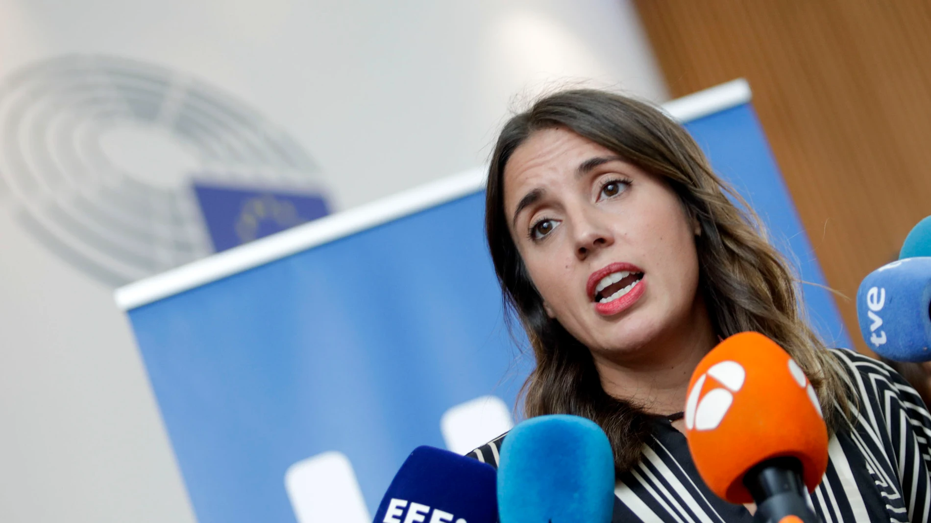 Irene Montero e Isa Serra se cuelgan la medalla de paralizar Mercosur, pero se ausentaron de la votación "por un error humano"