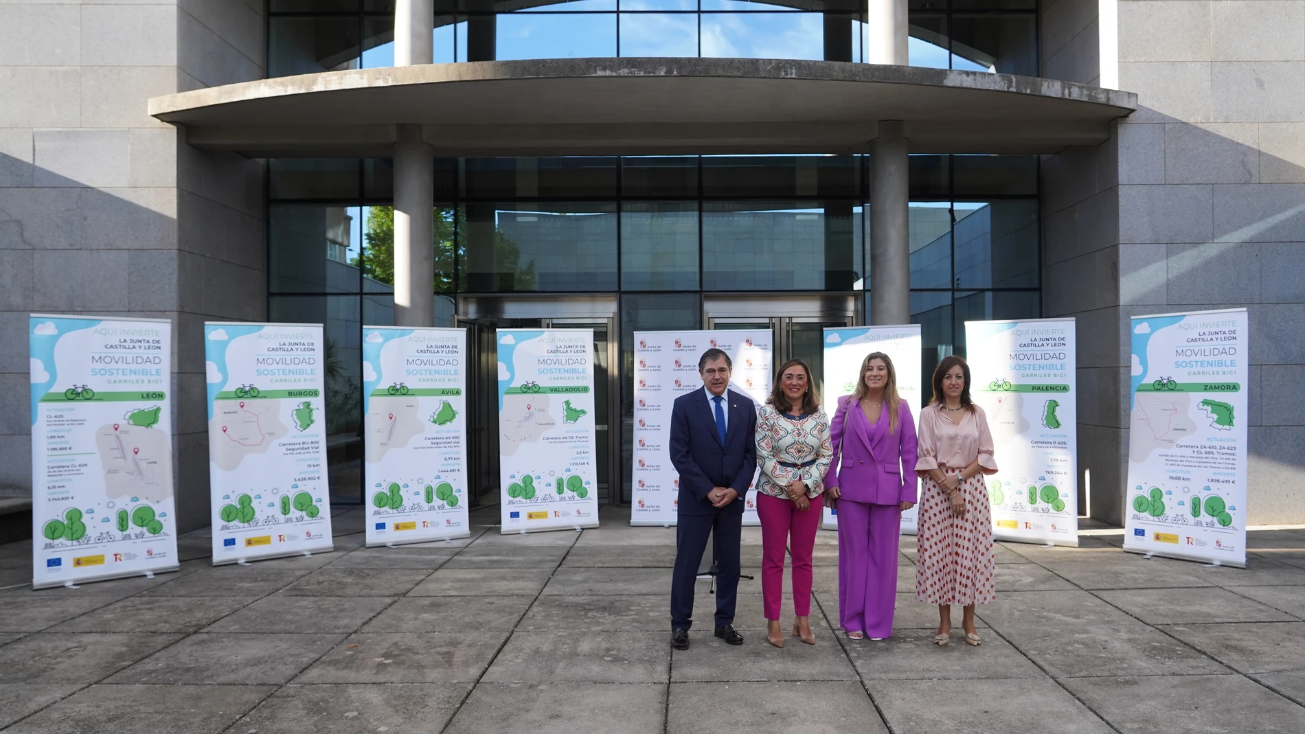 La consejera de Movilidad y Transformación Digital, María González Corral, presenta los proyectos de carriles-bici promovidos por la Junta para impulsar la movilidad sostenible
