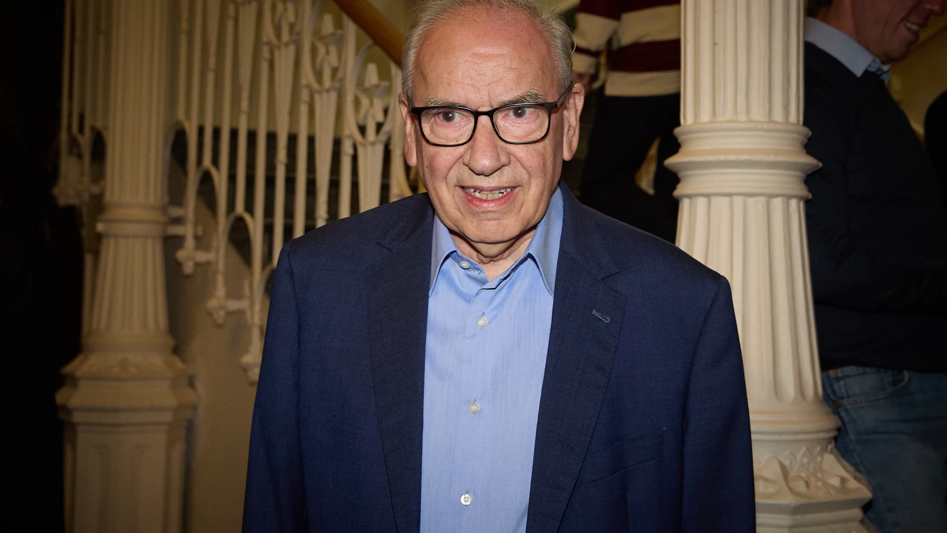 El exvicepresidente del Gobierno, Alfonso Guerra, a su llegada a la presentación de su nueva obra 'La rosa y las espinas', en el Ateneo de Madrid, a 20 de septiembre de 20213, en Madrid (España). Este libro recoge la trayectoria personal y política de Alfonso Guerra. El lector podrá conocer los entresijos de la Transición, cómo se desarrolló la elaboración de la Constitución, el golpe de Estado del 23F, su trabajo como vicepresidente o su salida del Gobierno. 20 SEPTIEMBRE 2023;LIBRO;TRAYECT...