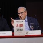 Presentación del libro de Alfonso Guerra, La Rosa y Las Espinas, con la presencia de Felipe Gónzalez. 