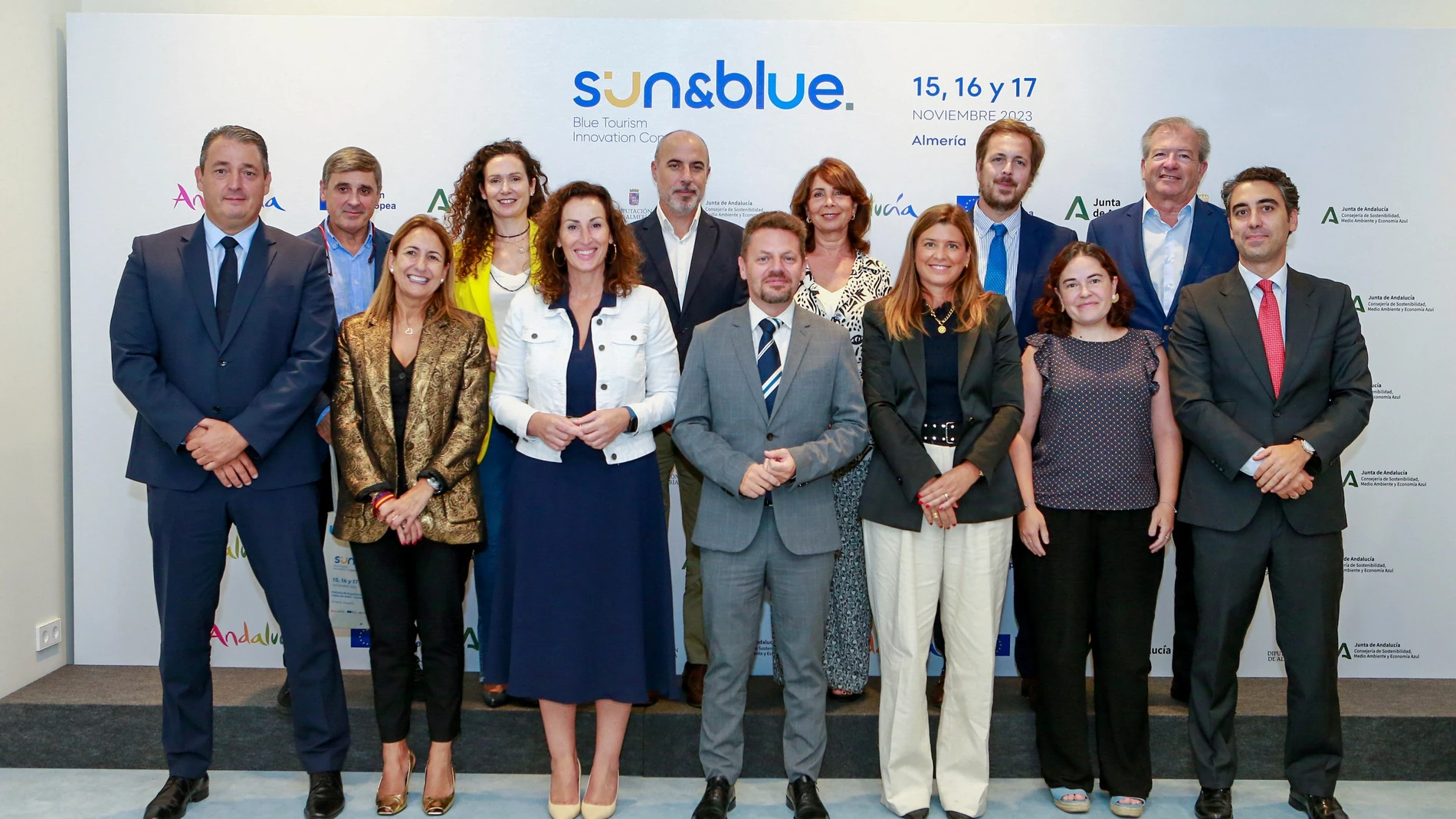 Las autoridades en la presentación del 'Sun & Blue'