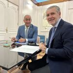 El presidente de la Diputación de Segovia, Miguel Ángel de Vicente, y su homólogo en la Federación Empresarial Segoviana, Andrés Ortega, acompañado de la secretaria general, Beatriz Escudero, se reúnen para tratar asuntos de interés