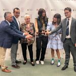 Miguel Ángel Gayubo presidente de Ruta del Vino Ribera del Duero; Miguel Sanz, director del Consejo Regulador de la DO Ribera del Duero, Lola Herrera, actriz y ganadora del premio a Ribereña del Año, Jara Pol, cantante y ganadora del VII Concurso Talento Ribera, Candela Peña, actriz y Embajadora de Ribera del Duero 2023 y el alcalde de Aranda de Duero, Antonio Linaje