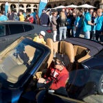 Los pequeños salmantinos disfrutan de la iniciativa "Cars for smiles"