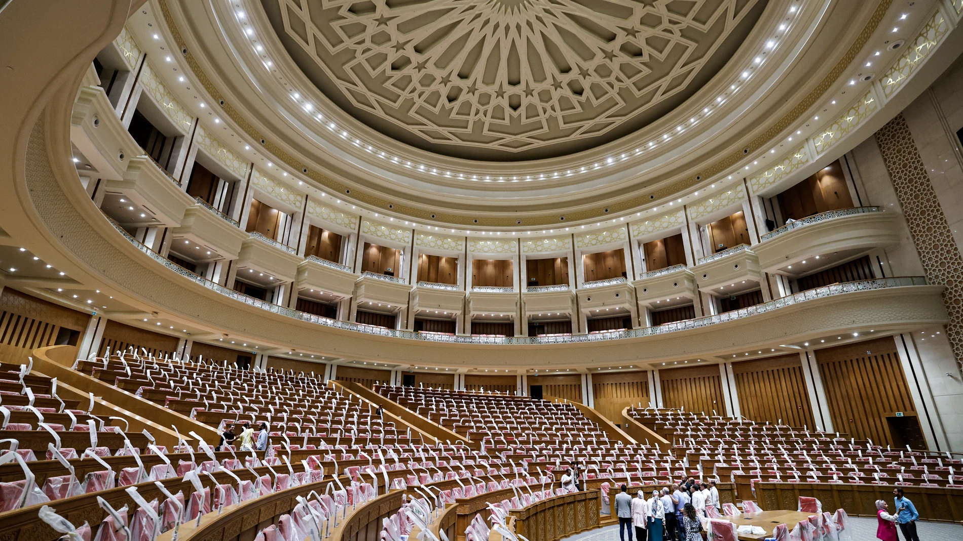 El interior de la nueva sede de la Cámara de Representantes, la cámara baja del Parlamento egipcio, en el megaproyecto de la Nueva Capital Administrativa, a unos 45 kilómetros al este de la actual capital, El Cairo.