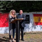 La viuda del guardia civil asesinado dirige unas palabras durante el acto