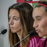 Aitana Bonmatí y Mariona Caldentey