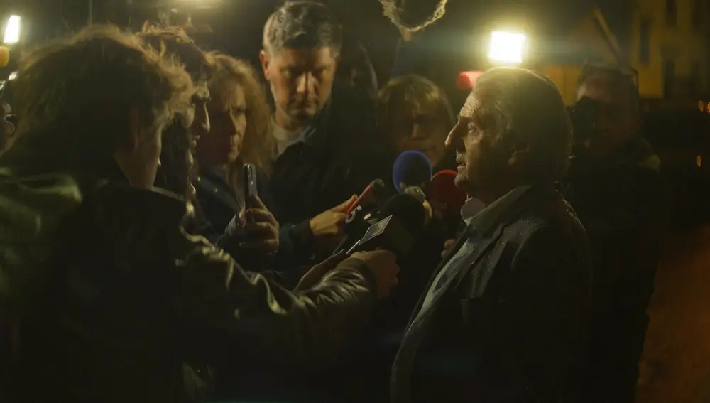 En «Un silencio», Daniel Auteuil (dcha.) es un abogado al que se le incauta pornografía infantil