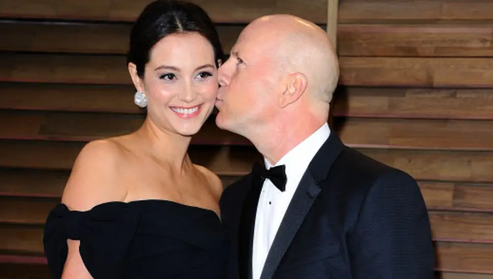 Bruce Willis junto a su mujer Emma