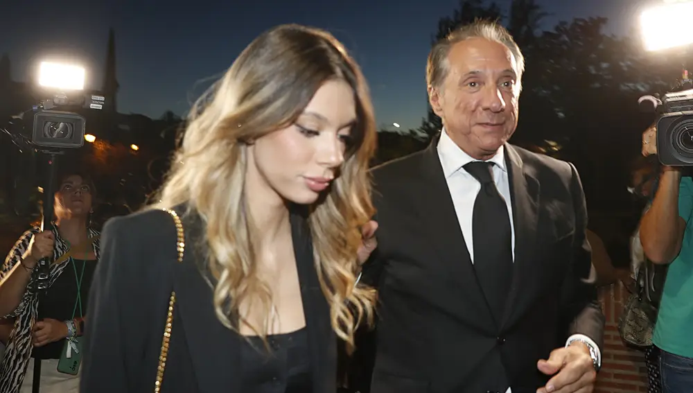 Alejandra Rubio junto a su padre