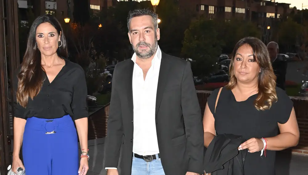 Isabel Rábago y Kike Calleja con su mujer