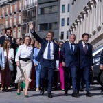 Llegada de Feijóo y los diputados del pp a la sesión de investidura 