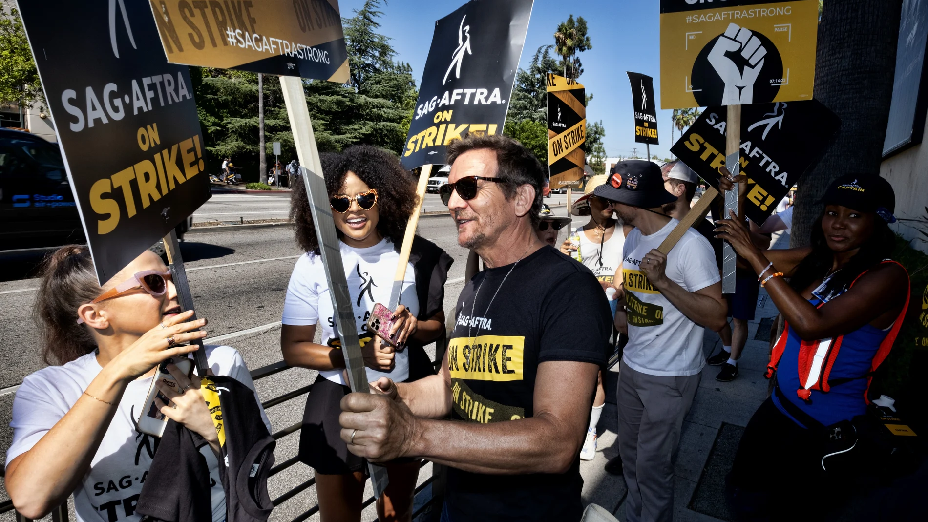 Los actores en huelga en Hollywood