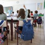 Varios niños en un aula 