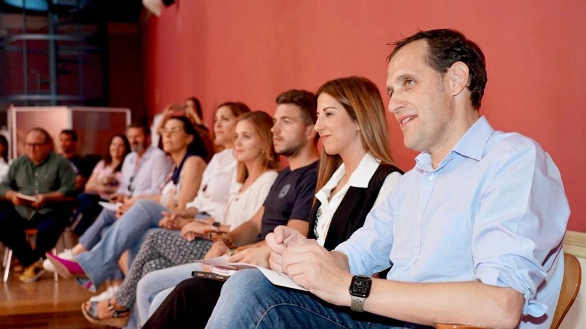 El presidente de la Diputación de Valladolid, Conrado Íscar, abre la reunión de trabajo del Pleno de la Red de Municipios de Valladolid ‘Hombres por la Igualdad’